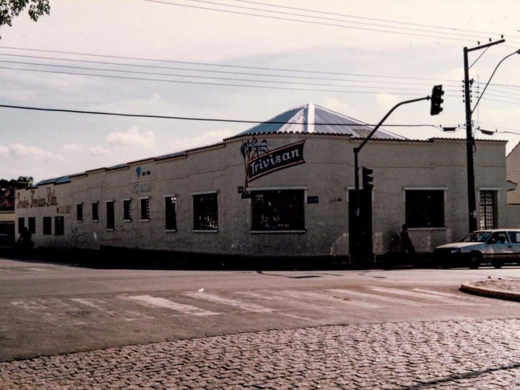 Colecionador de cachaças Orlando: fachada da antiga fábrica Trevisan